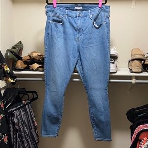 Good American Good Legs Crop Skinny Jeans